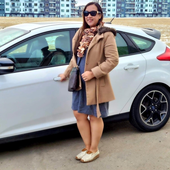 Meet your Posher, Rowena - Picture 1 of 1